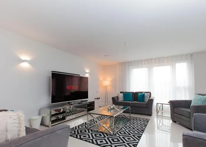 Luxurious Central Edinburgh Apartment - Sleeps 6