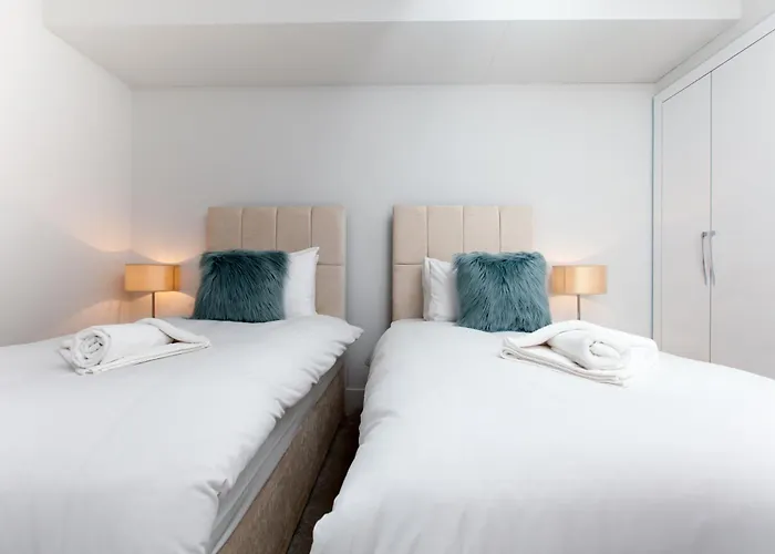 Luxurious Central Edinburgh Apartment - Sleeps 6