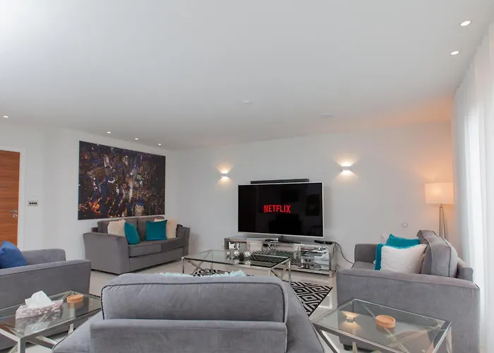 Luxurious Central Edinburgh Apartment - Sleeps 6